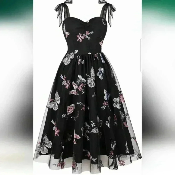 NWT Butterfly Embroidered Floral Tulle Dress Size Medium - Picture 1 of 13